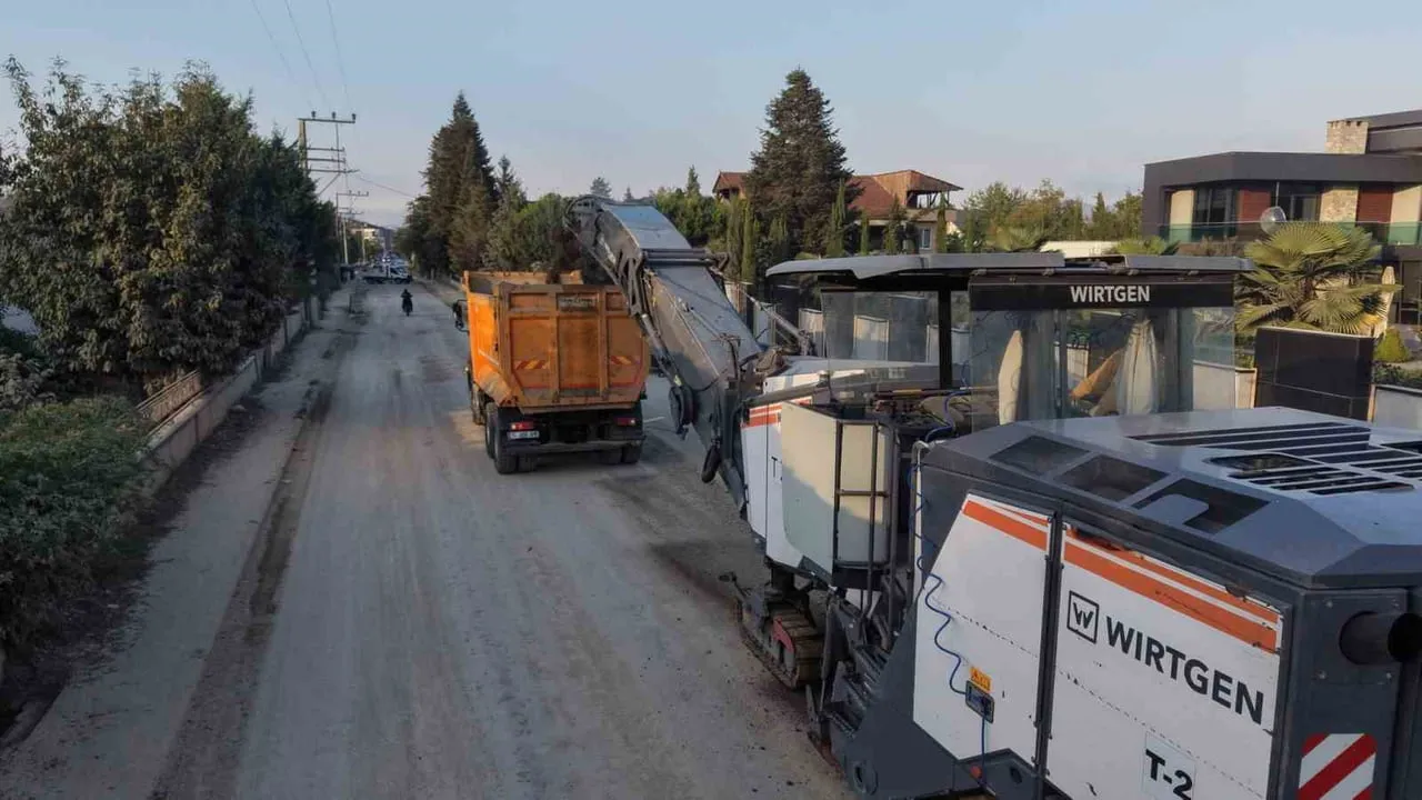 Düzce'de Şıralık Mahallesi yolları gece gündüz yenileniyor