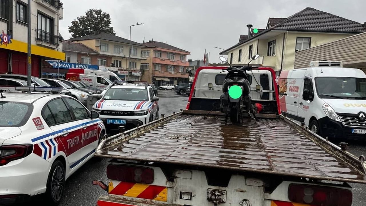 Düzce'de trafikte tehlike: sosyal medya paylaşımları jandarmayı harekete geçirdi