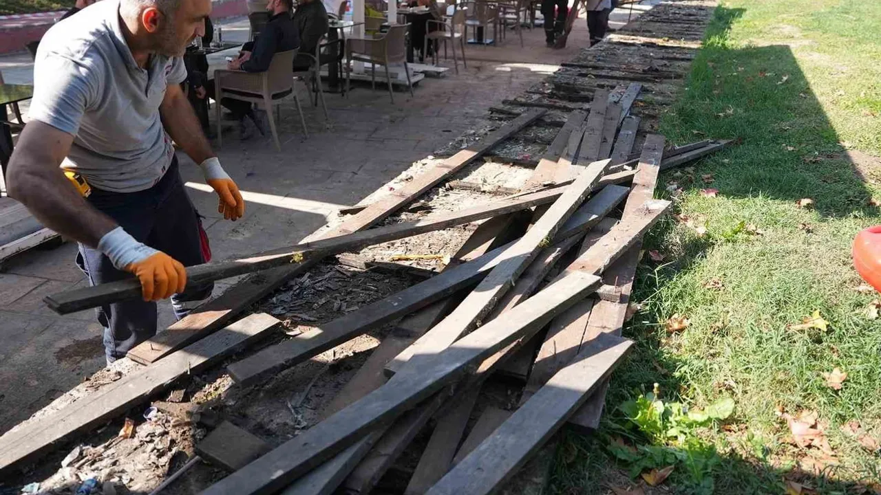 Düzce millet bahçesinde ahşap oturma birimleri kapsamlı olarak yenilendi