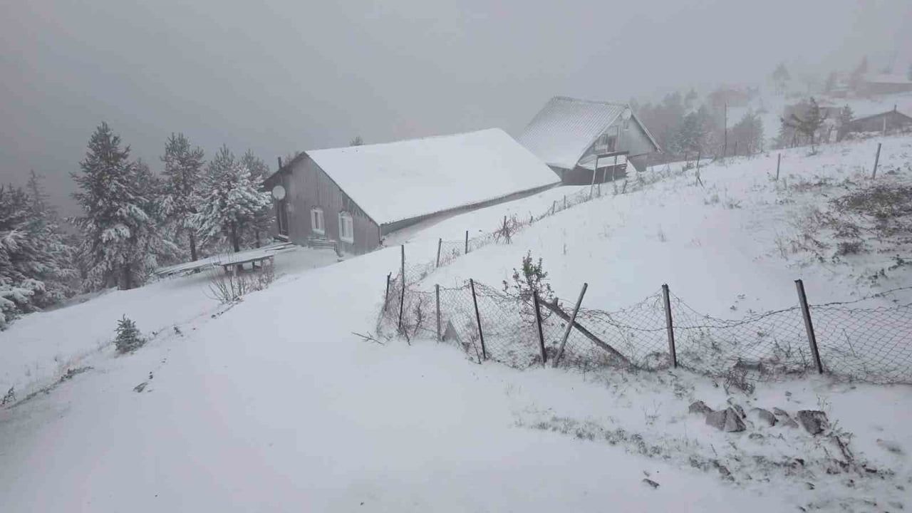 Düzce'nin yaylalarında beklenmedik kar sürprizi