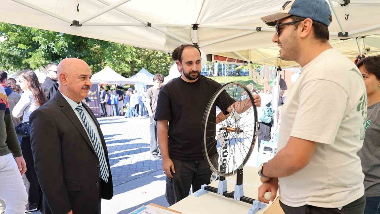 Düzce Üniversitesi'nde kampüs canlandı: öğrenci toplulukları projelerini tanıtıyor