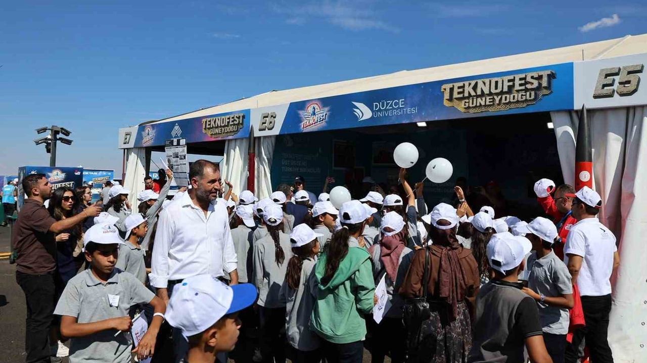 Düzce Üniversitesi TEKNOFEST 2026'da 13 takımla yenilikçi projelerini sergiledi