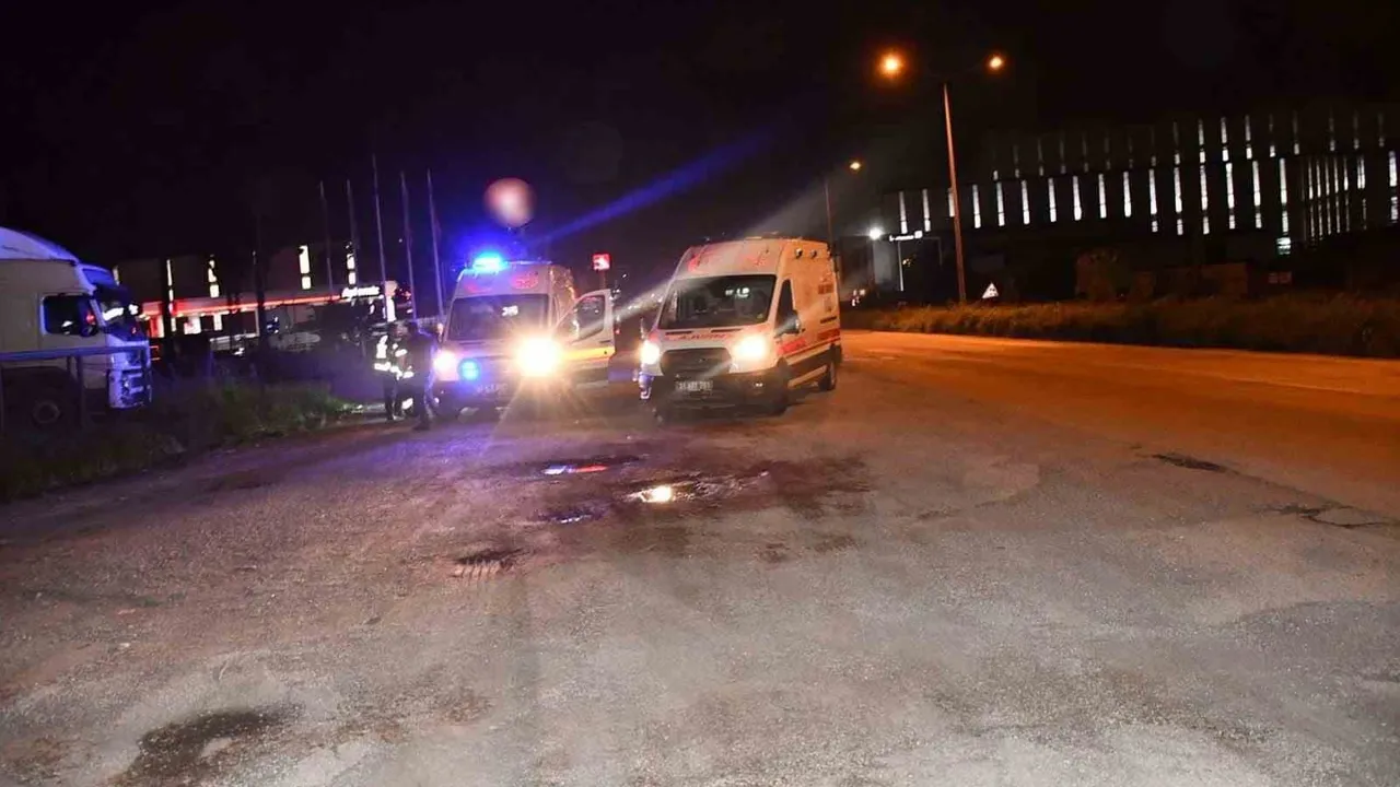 E-5'te arkadan çarpışmanın görüntüleri: 45 günlük evli çift yaralandı