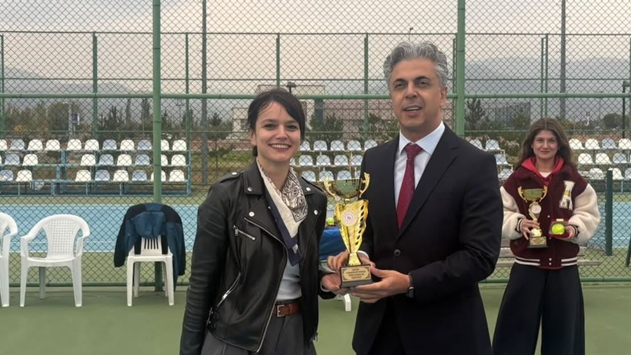 EBYÜ'de cumhuriyet bayramı coşkusu tenis turnuvasıyla buluştu