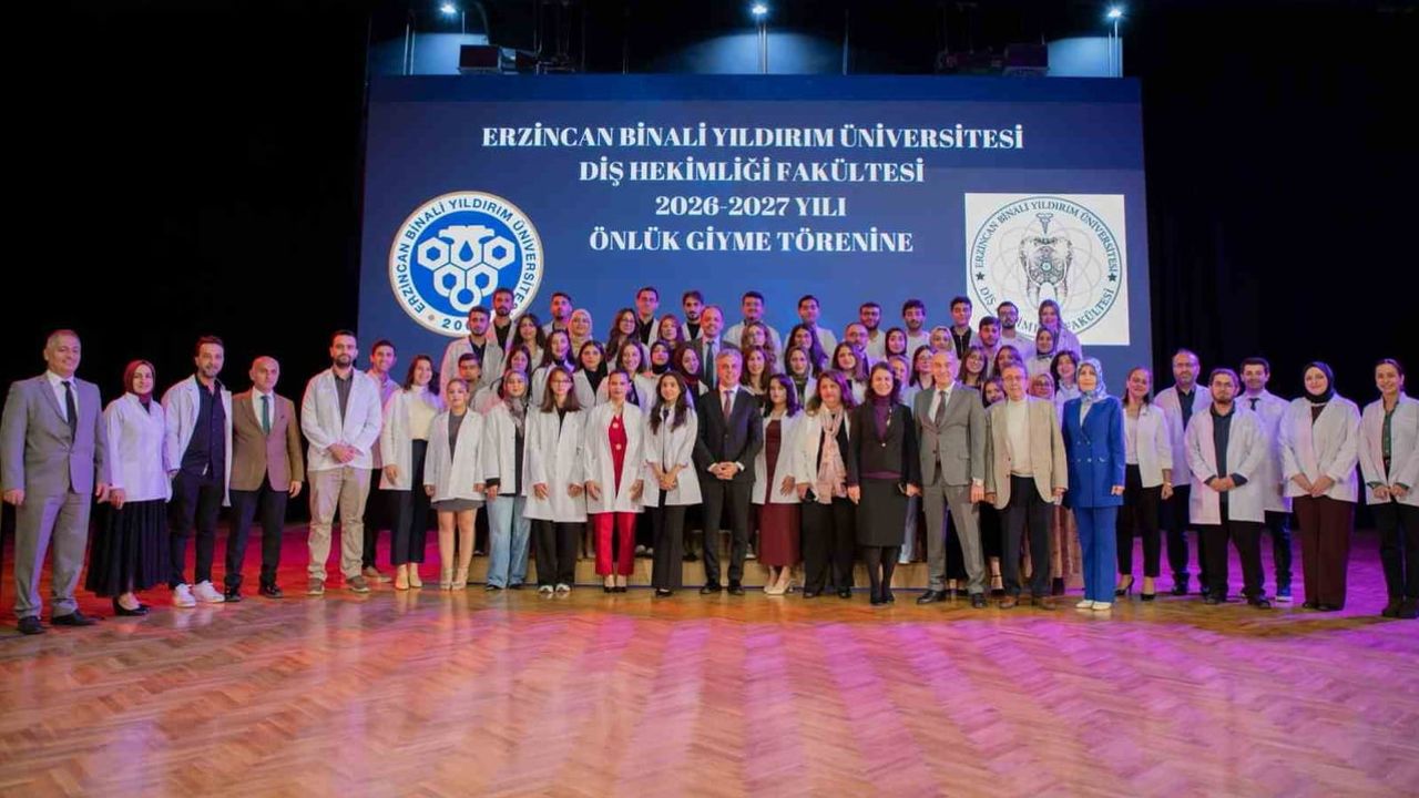 EBYÜ'de diş hekimliği öğrencileri mesleğe ilk adım olarak beyaz önlük giydi
