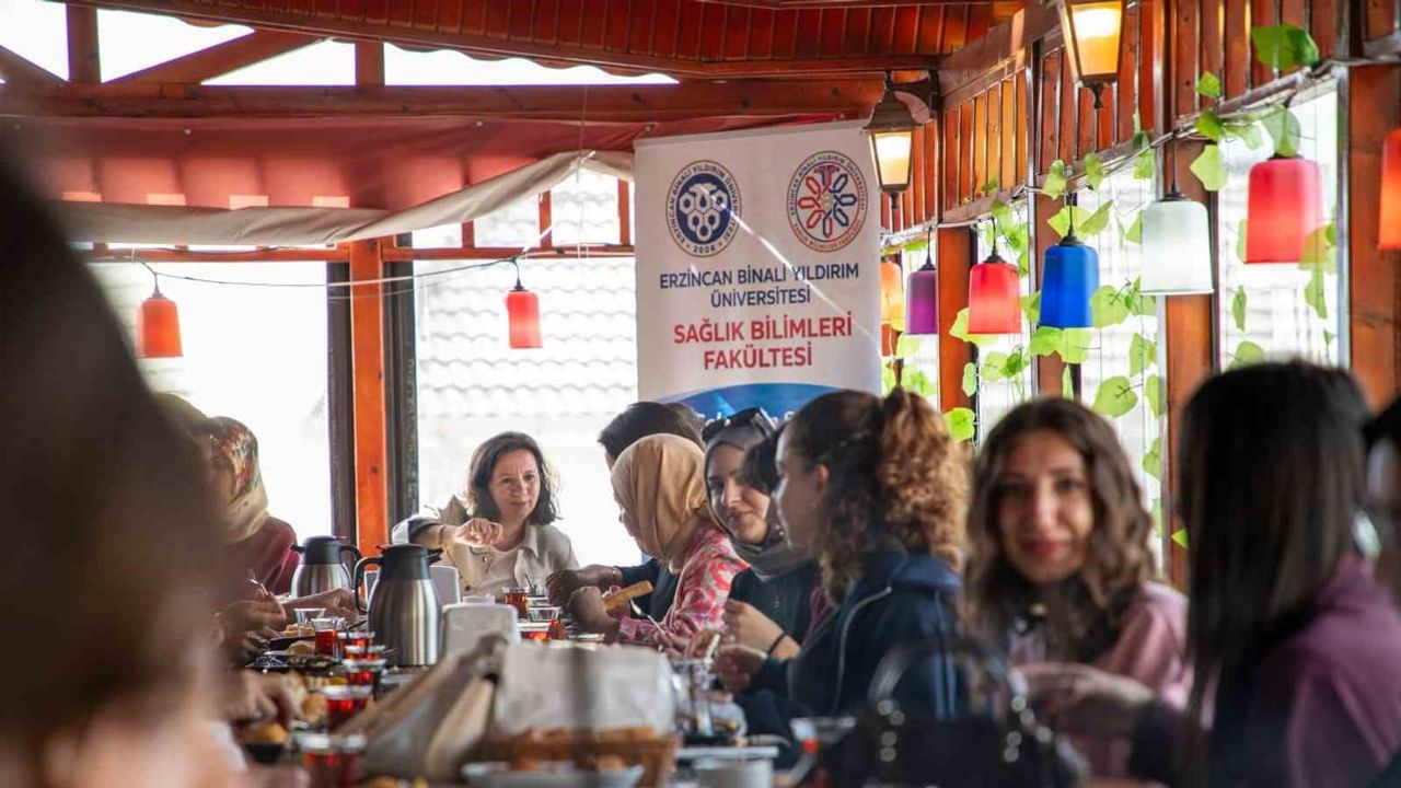 EBYÜ'de sabah sofrası köprü kurdu: akademisyenler ve öğrenciler buluştu