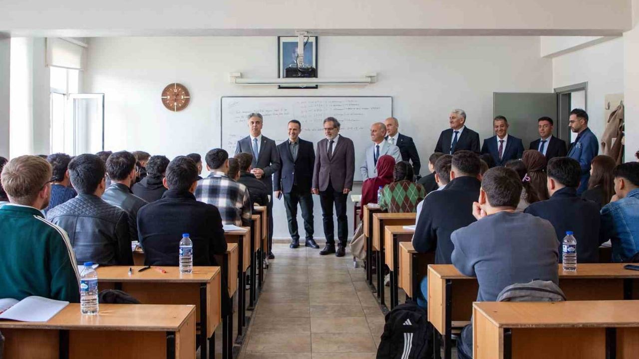 EBYÜ rektörü refahiye'de yüksekokul iş birliğini değerlendirdi