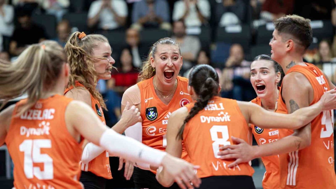 Eczacıbaşı pembe salonda net galibiyet aldı