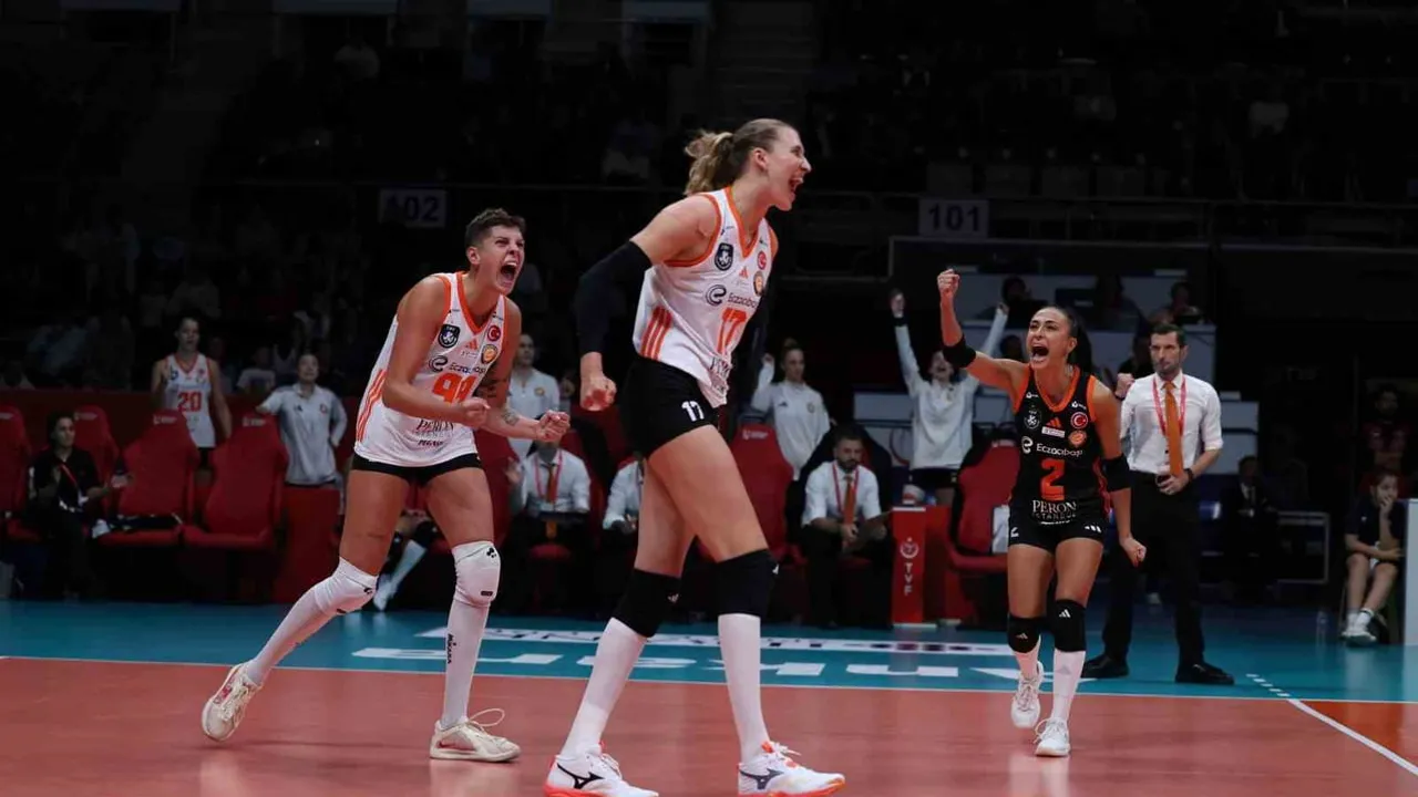 Eczacıbaşı Peron İstanbul setlerde farkı açtı: İlbank'ı 3-0 yendi