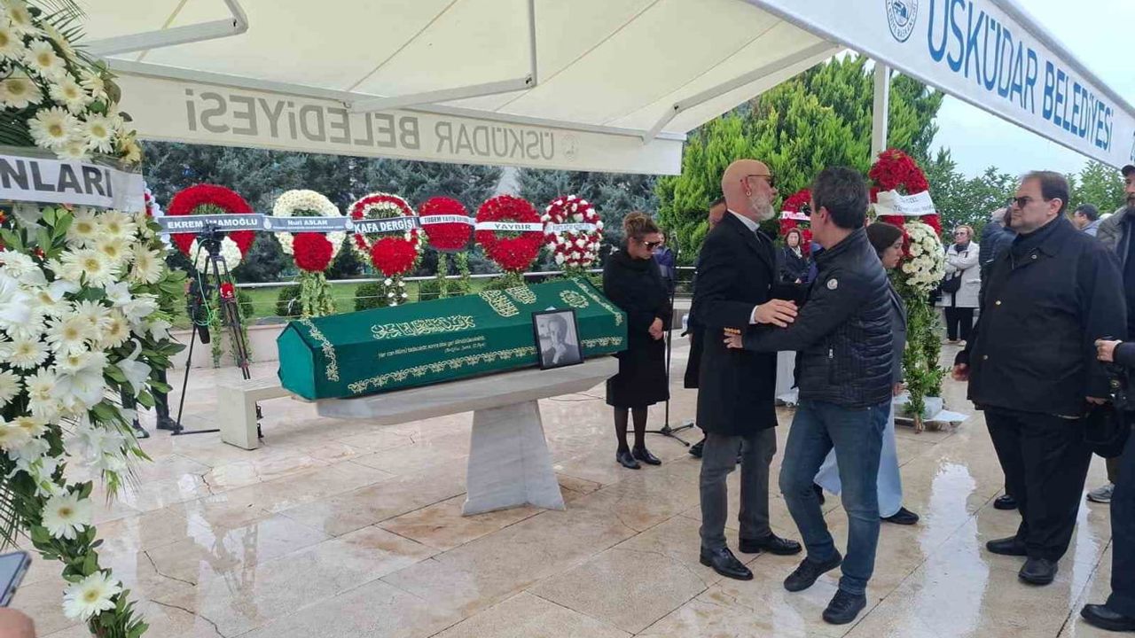 Edebiyat dünyası, Cem Akaş'ı oğlunun yanına uğurladı