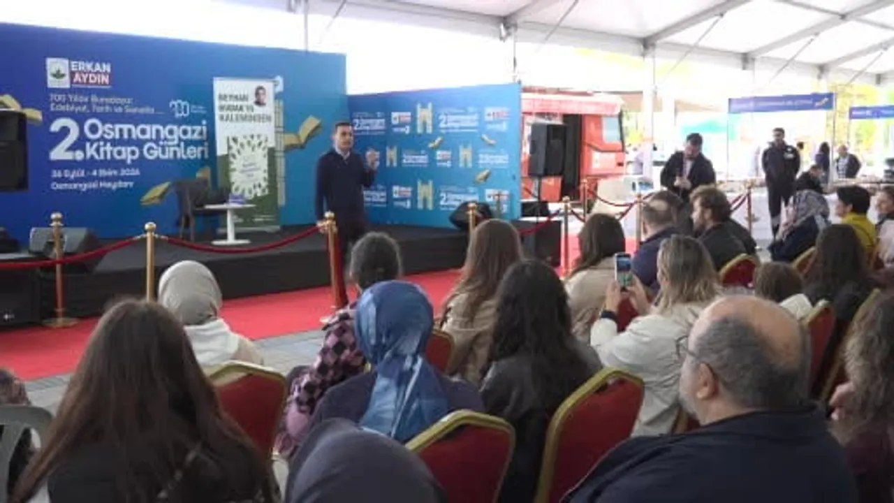 Edebiyatın nabzı Osmangazi'de: kitap günleri söyleşi ve imza trafiğiyle devam etti