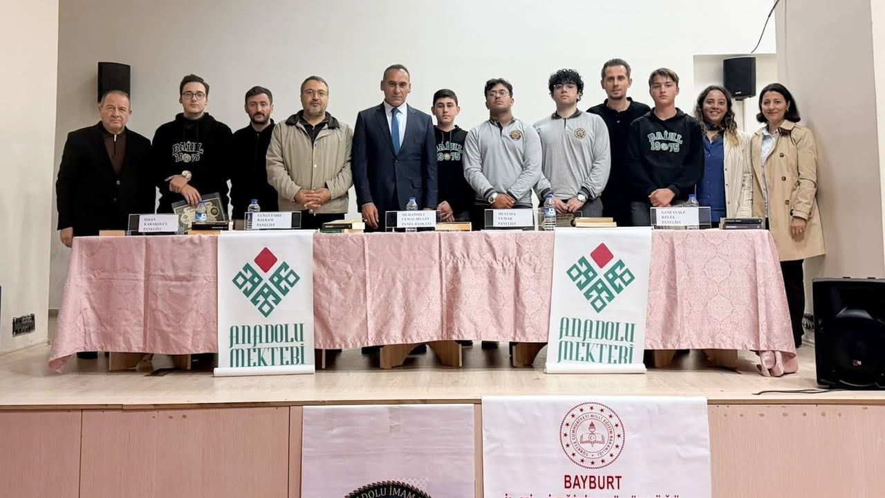 Edebiyatın sürgün sesi Bayburt'ta öğrencilerle buluştu