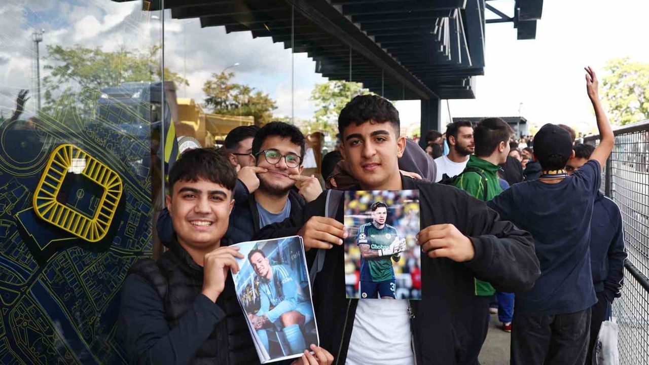 Ederson'dan Kadıköy'de buluşma: Fenerium'da imza ve fotoğraf yoğunluğu