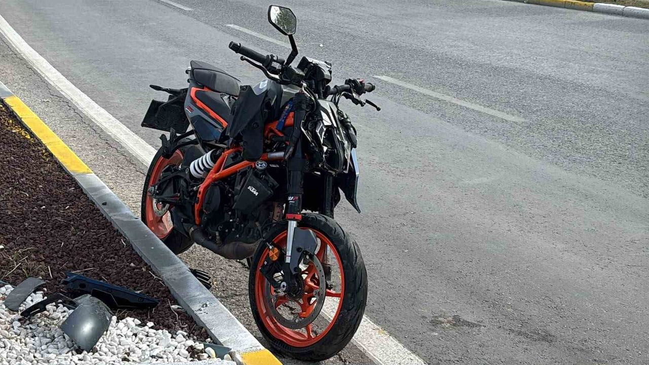 Edirne'de bulvarda taksiyle motosiklet çarpıştı: iki yaralı
