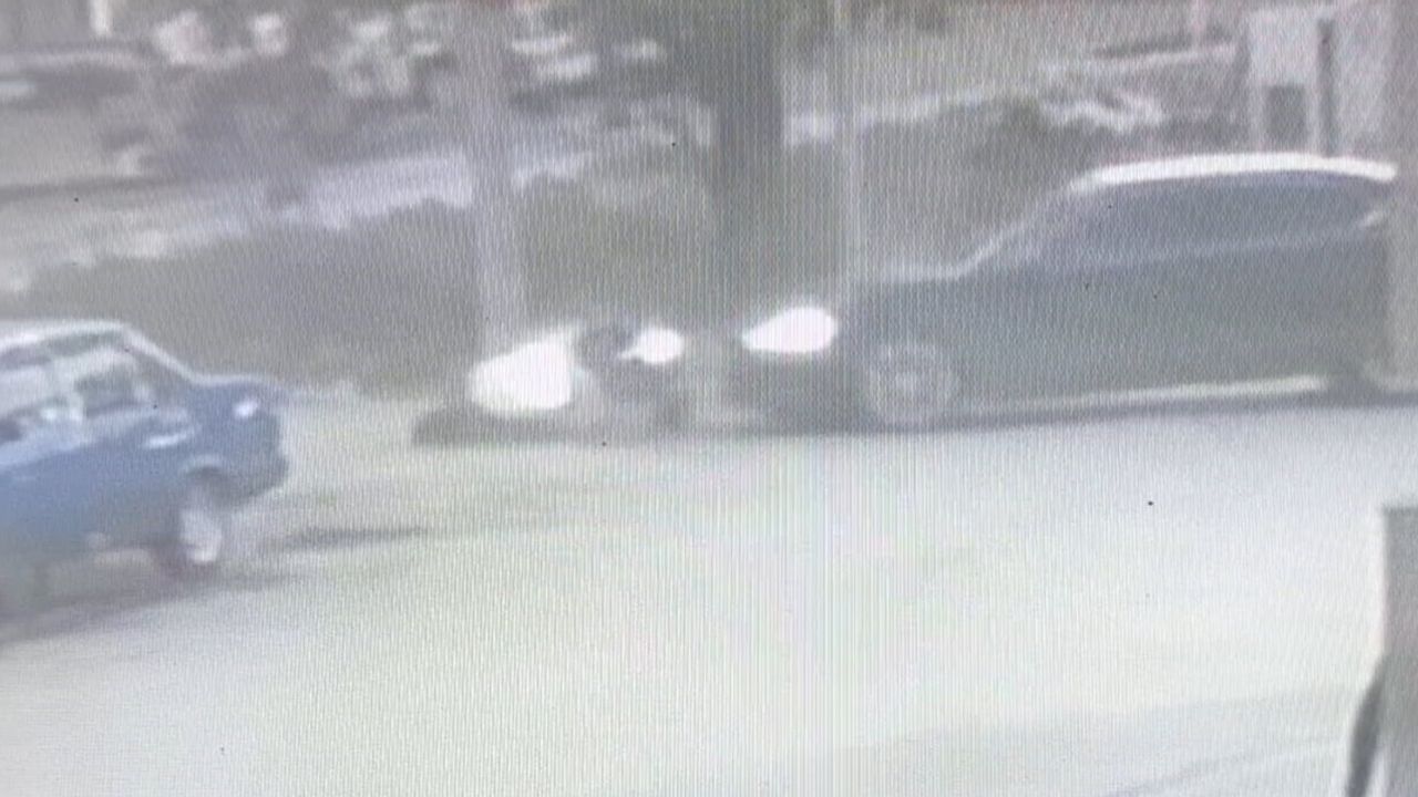 Edirne'de kaza anı kamerada: motosiklet sürücüsü hastaneye kaldırıldı