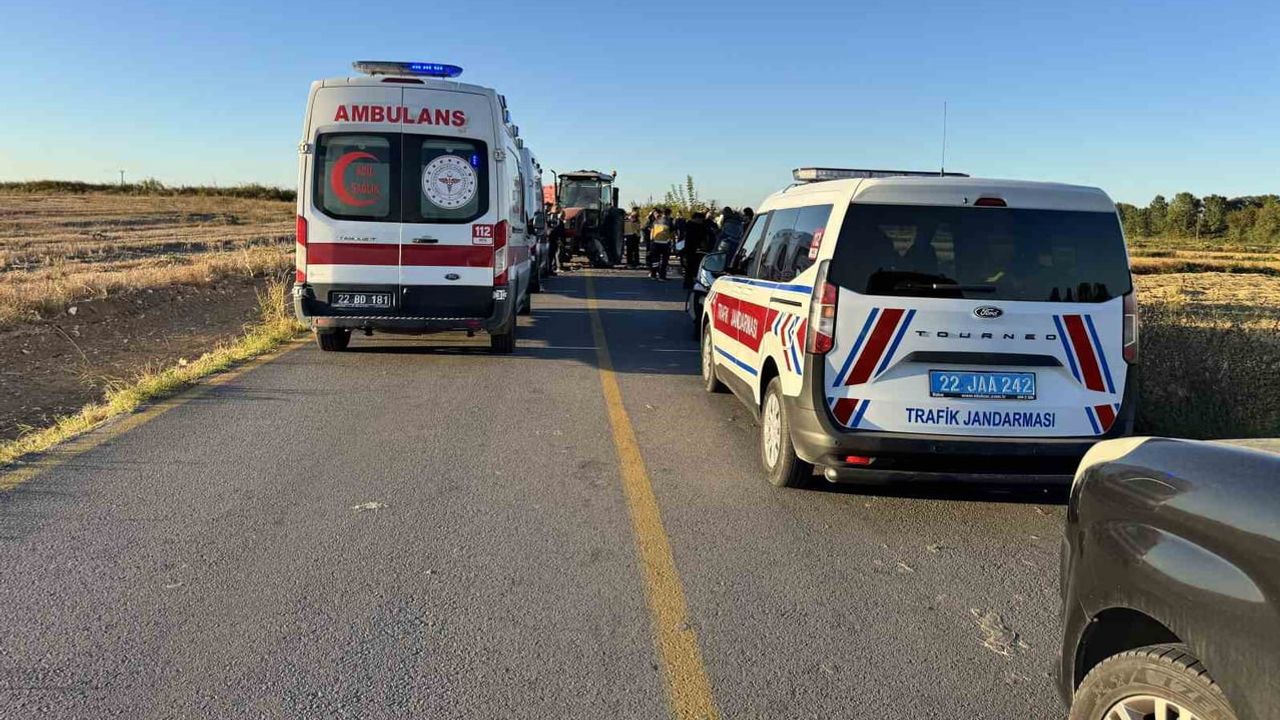 Edirne'de köy yolunda traktör ile otomobil çarpıştı: 1 kişi yaralandı