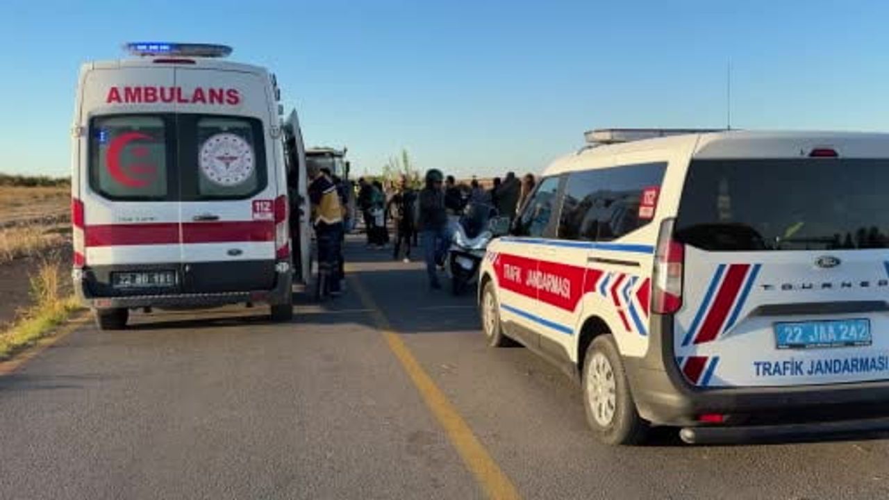 Edirne'de traktör ile otomobil çarpıştı: 1 yaralı