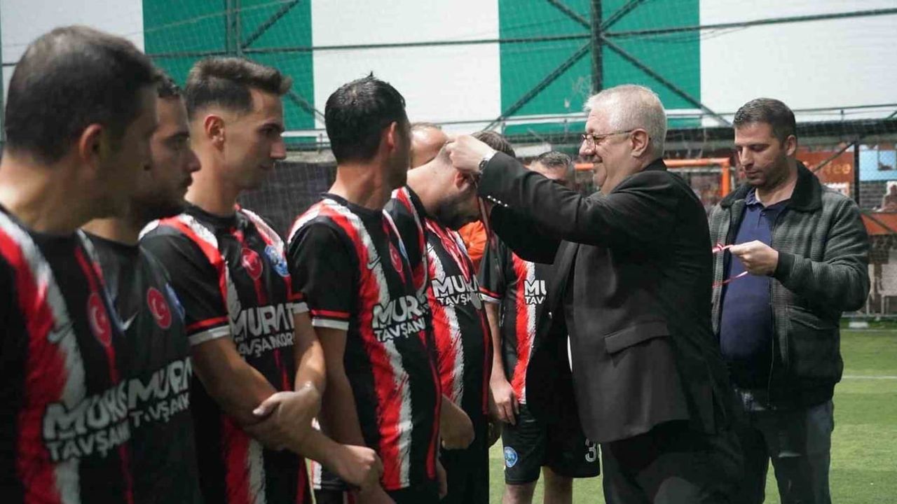 Edremit'te 9 Eylül FK ikinci kez cumhuriyet kupasını kazandı