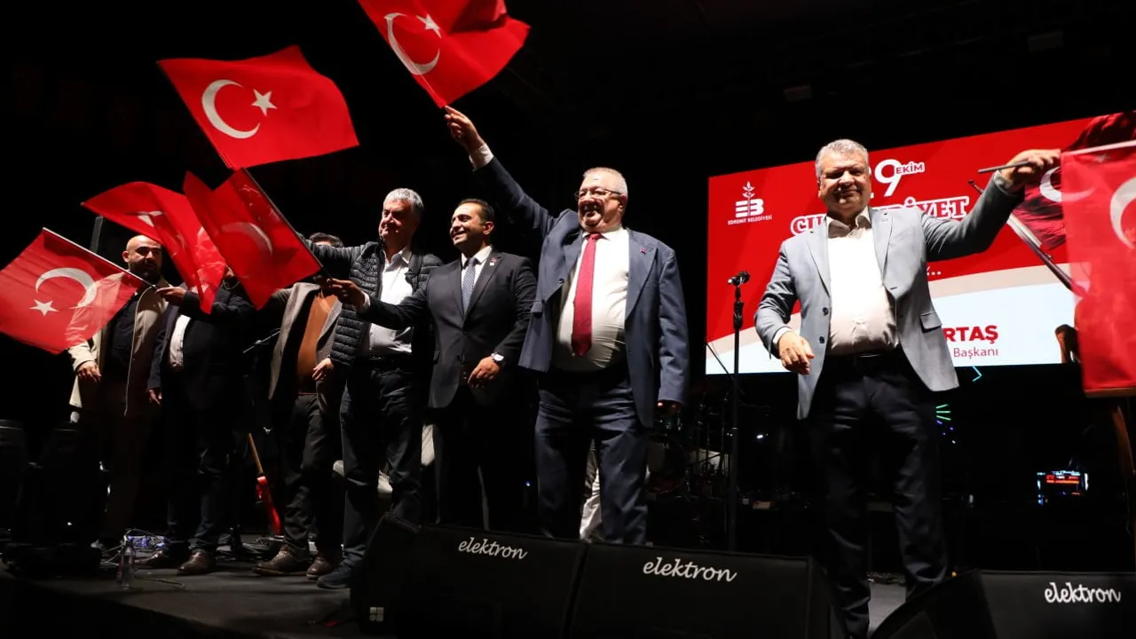 Edremit’te cumhuriyetin 103. yılı iki gün sürecek, Kıraç sahnede