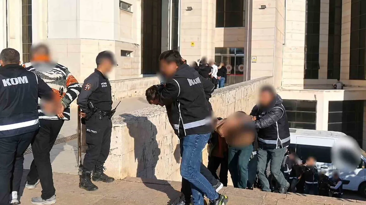 Edremit'te eş zamanlı saldırılar sonrası 13 şüpheli tutuklandı
