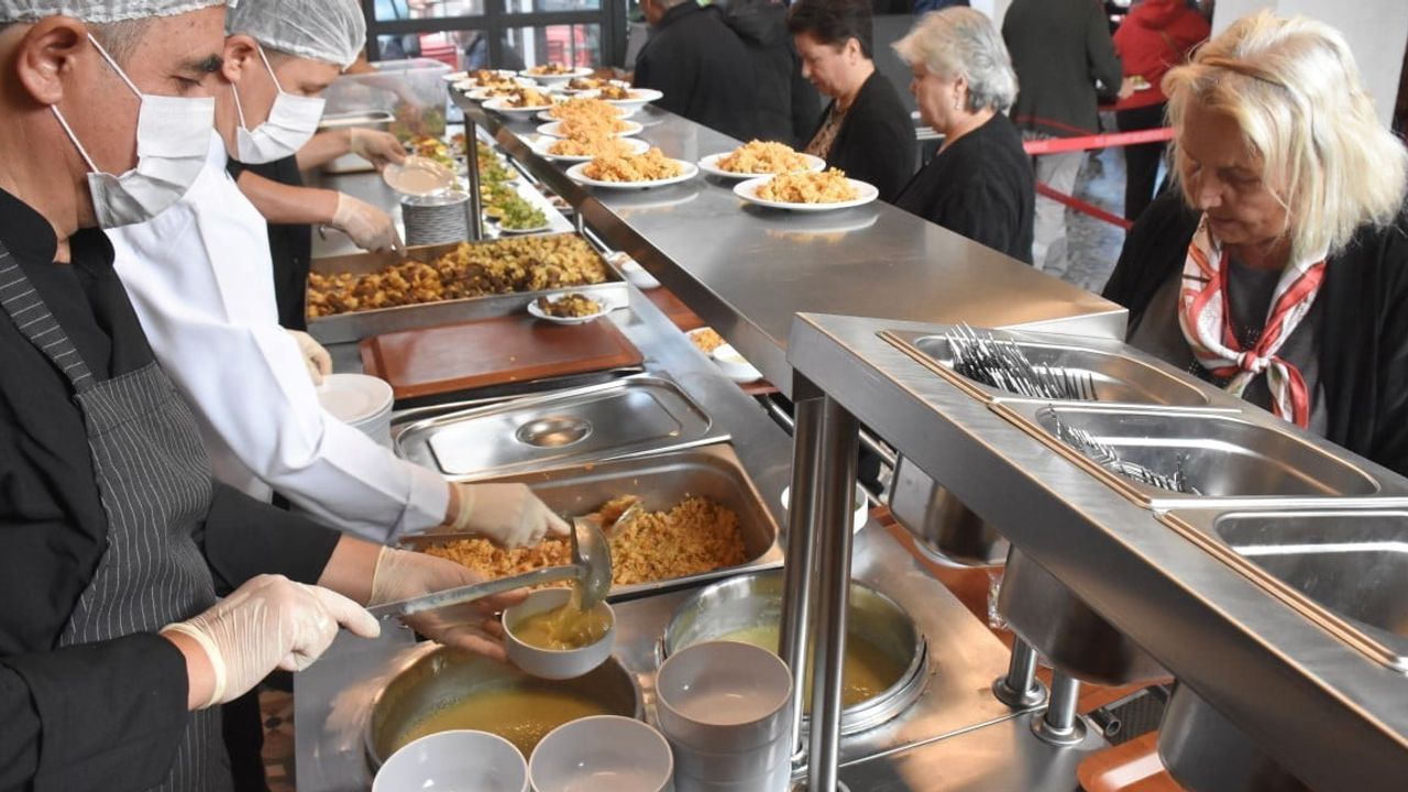 Edremit'te ortak sofrada Kent Lokantası ve Kent Kafe'nin sıcak karşılığı