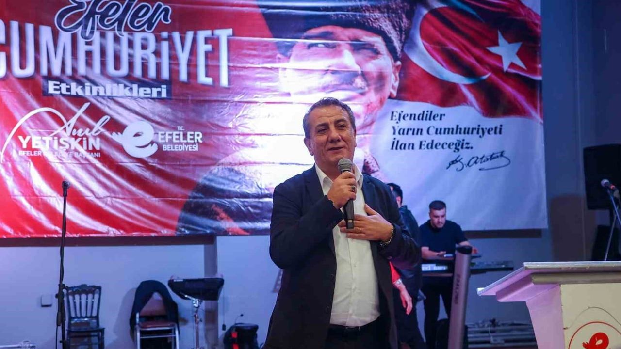 Efeler'de 103. cumhuriyet yıldönümü çocukların coşkusu ile kutlandı