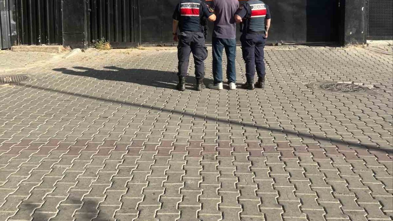 Efeler'de 7 yıl 4 ay hapis cezası bulunan hükümlü jandarmaya teslim edildi