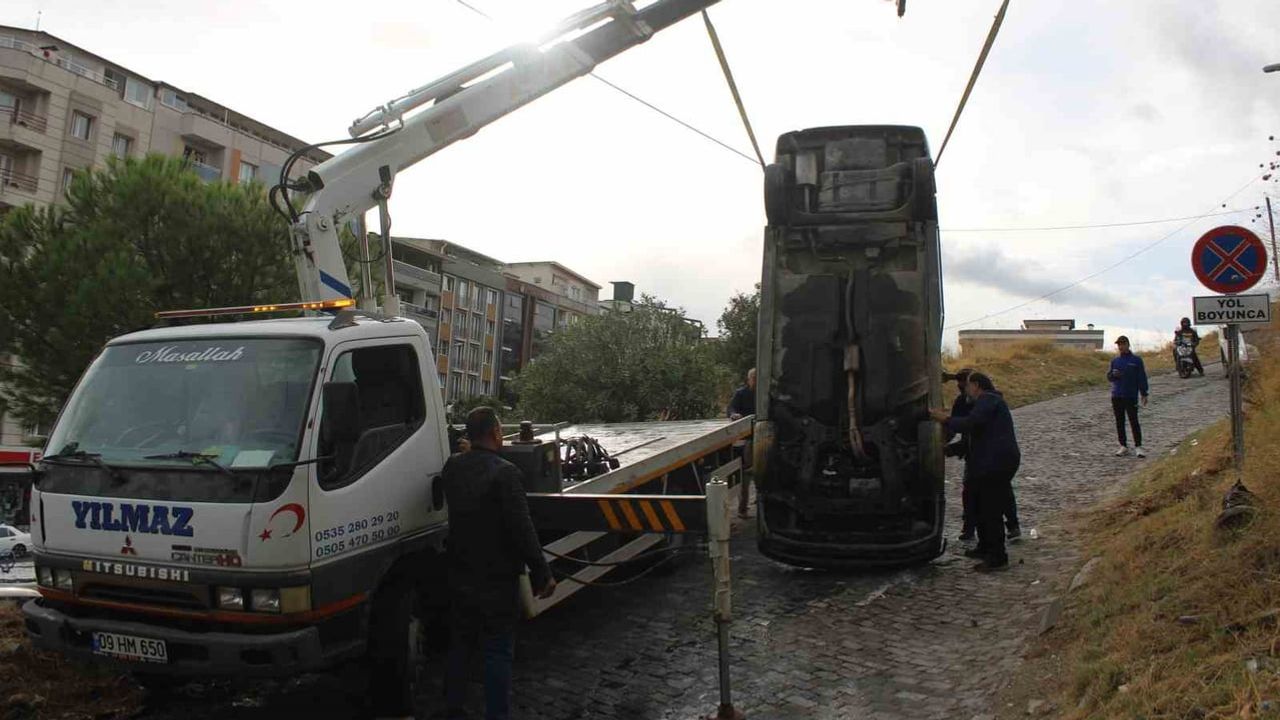 Efeler'de freni boşalan otomobil takla attı, yaralanma yaşanmadı
