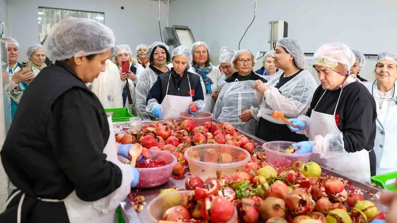 Efeler'de kadın emeğinin merkezi: üretimden istihdama örnek bir fabrika