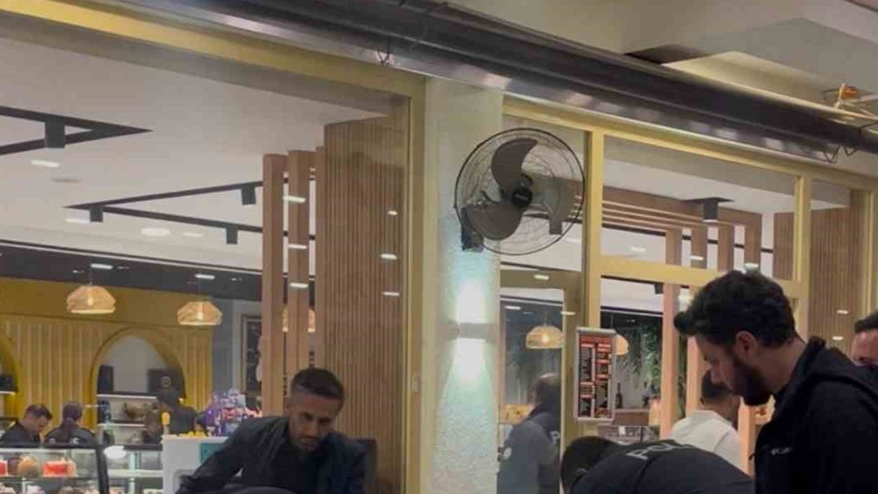 Efeler'de kafe önünde silahlar konuştu: iki şüpheli kayıplarda