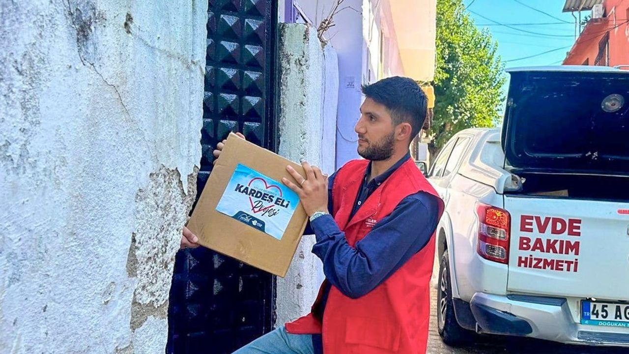 Efeler'de Kardeşeli köprüleri: hanelere gıda ve güven taşıyor
