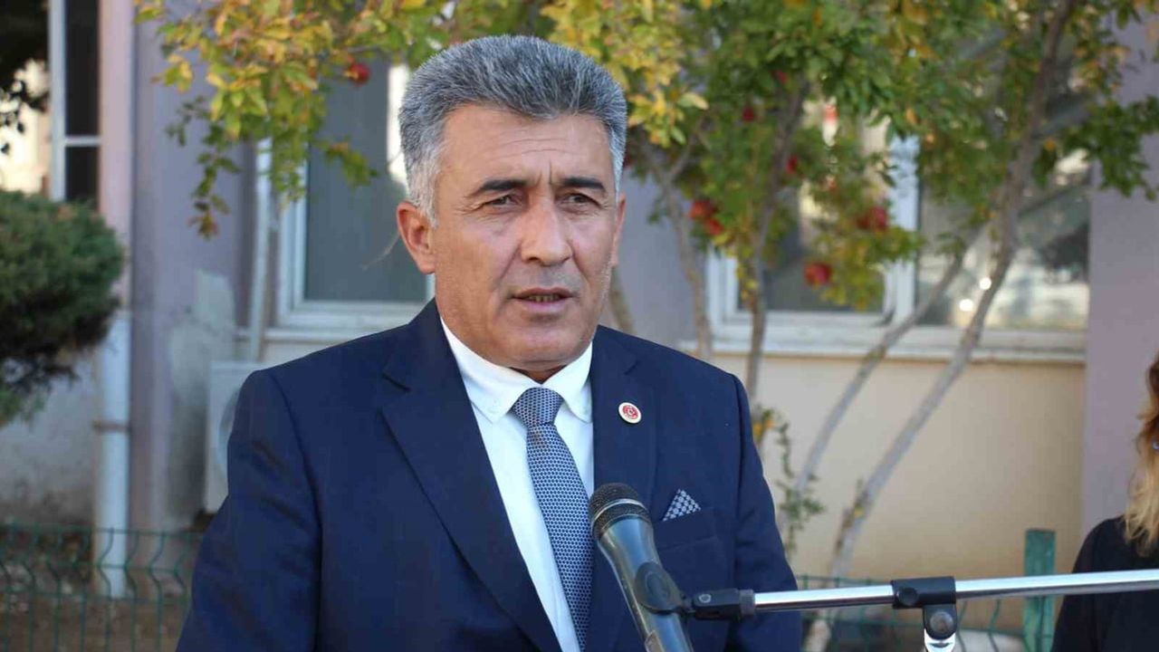 Efeler’de muhtarlar: yerel demokrasinin yüzleri anıldı