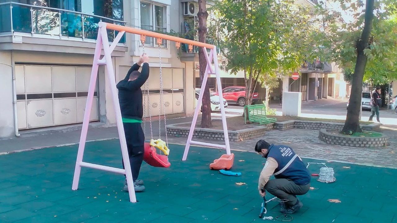 Efeler’de parklar çocuk güvenliği için baştan sona yenileniyor