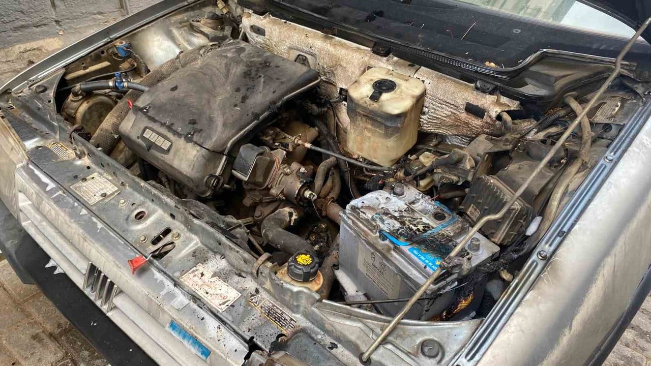Efeler'de seyir halindeyken motoru tutuşan otomobil itfaiye müdahalesiyle kurtarıldı