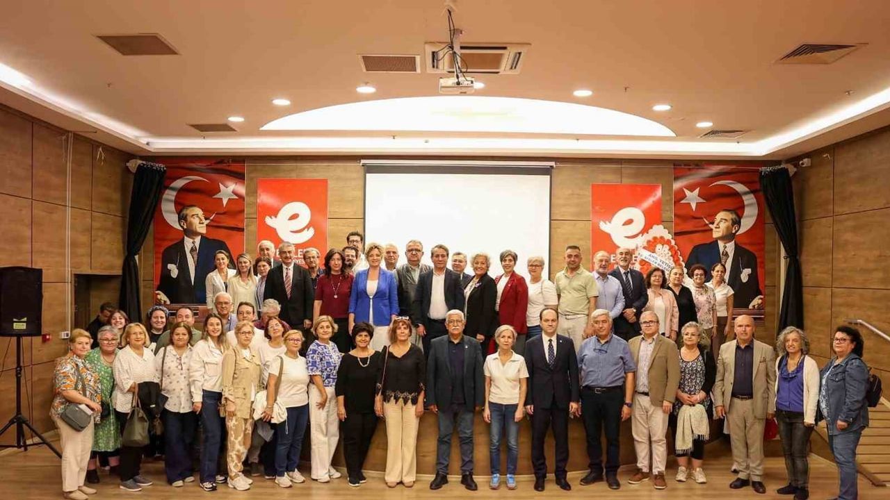 Efeler'de yaşam boyu öğrenme hareketi: İkinci Bahar Üniversitesi'ne başvurular ilk haftada yoğunlaştı