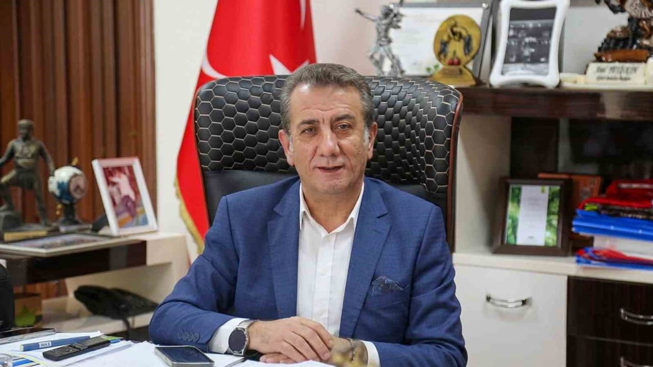 Efeler'den birlik ve gelecek vurgusu: Anıl Yetişkin cumhuriyet yürüyüşüne çağırdı