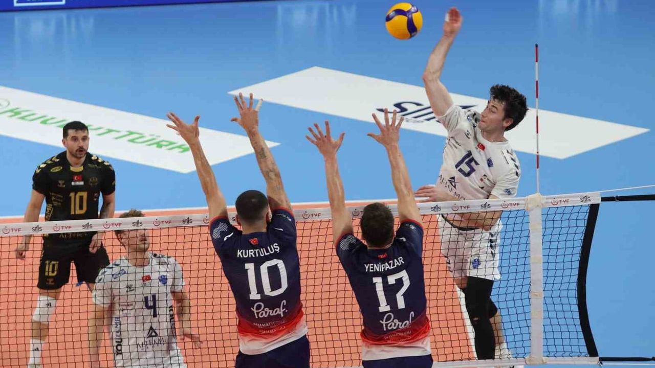 Efeler Ligi'nde Halkbank, Altekma'yı üç sette mağlup etti