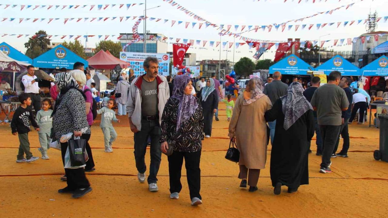 Ege'de dadaş rüzgarı: Erzurum tanıtım günlerine yarım milyondan fazla ziyaretçi