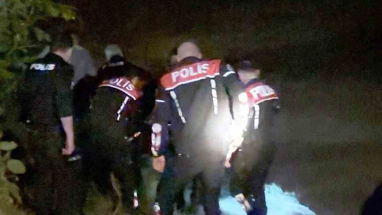 Ekiplerin müdahalesiyle Bartın'da ırmağa atlayan kişi kurtarıldı