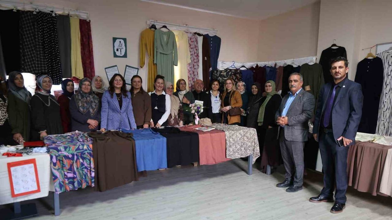 El emeği dayanışması: 93 kadın Yunusemre'de ustalıklarını sergiledi
