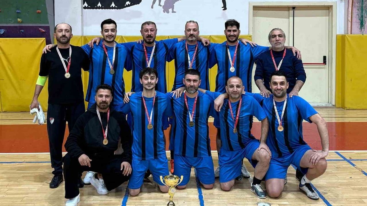 Elazığ Belediyespor, kamu oyunlarında futsalın zirvesine çıktı