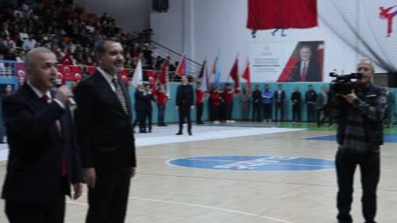 Elazığ'da 103 yıllık cumhuriyet coşkusu Yakup Kılıç Kapalı Spor Salonu'nda