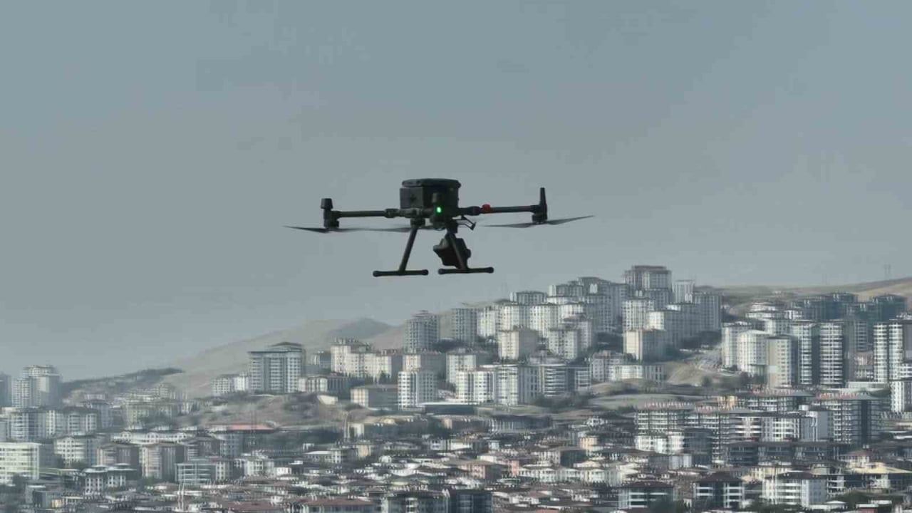 Elazığ'da dron destekli denetimle KPSS adaylarının ulaşımı kontrol edildi