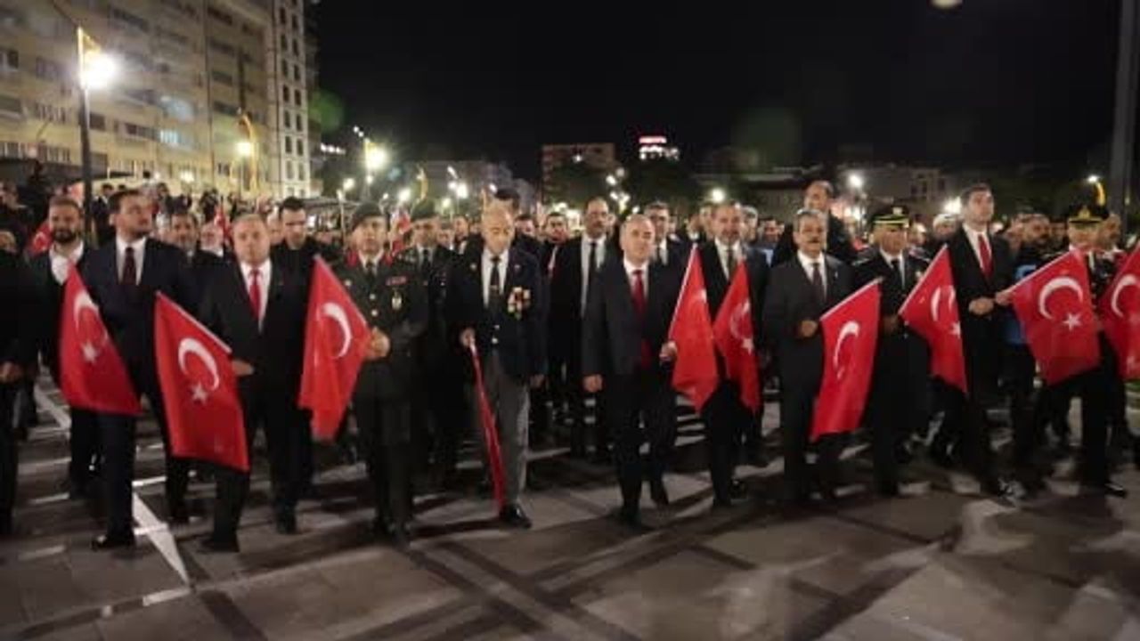 Elazığ'da marşlarla fener alayı coşkusu