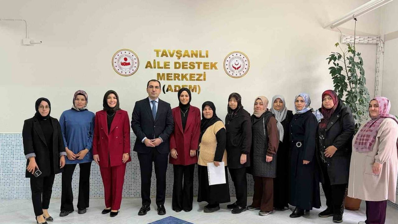 Eller eğitimle güçlendi: Tavşanlı aile destek merkezinde kursiyerler sertifikalarını aldı