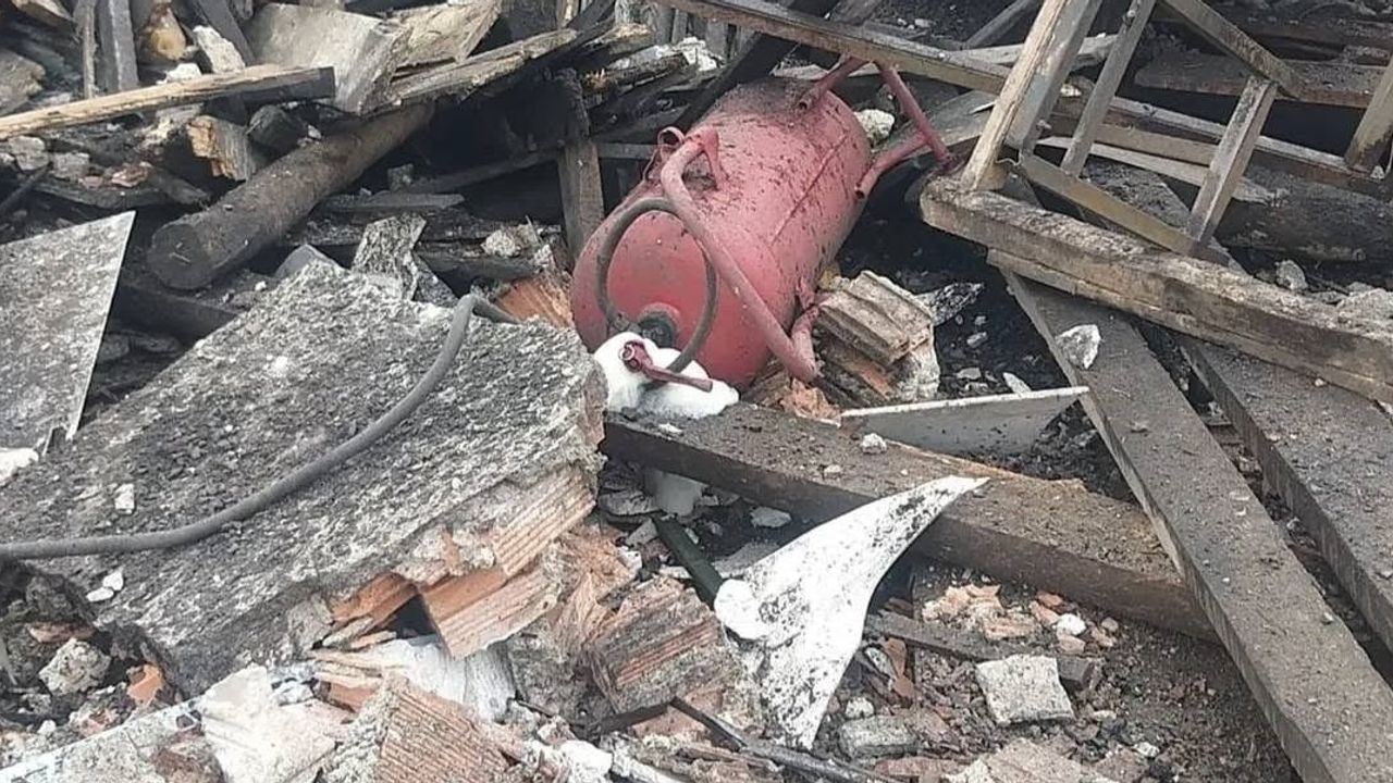 Emet'te kazan dairesi çöktü: çevrede yapılar hasar gördü