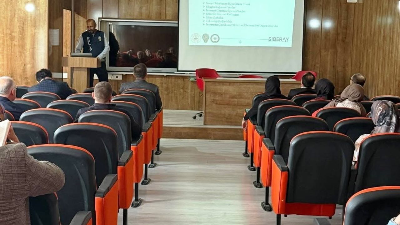 Emet’te öğretmenlere dijital güvenlik kılavuzu