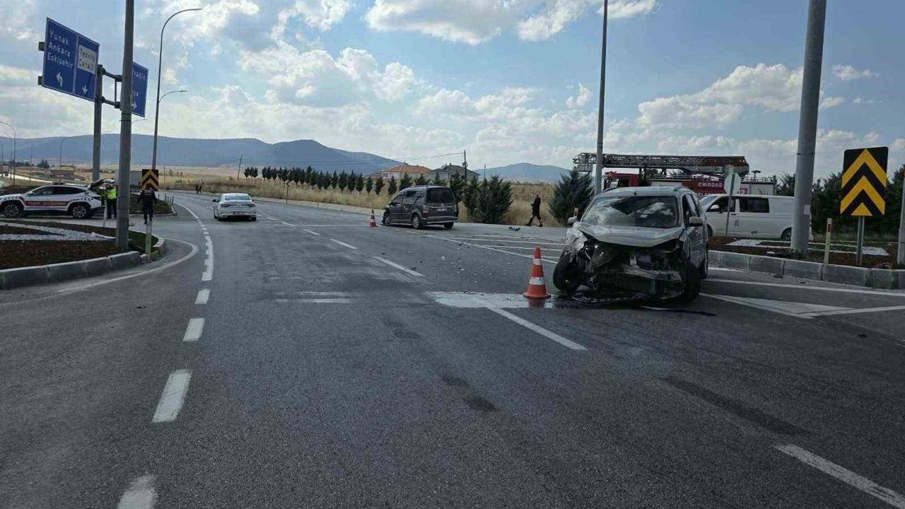 Emirdağ'da kavşakta çarpışma: bir kişi yaşamını yitirdi