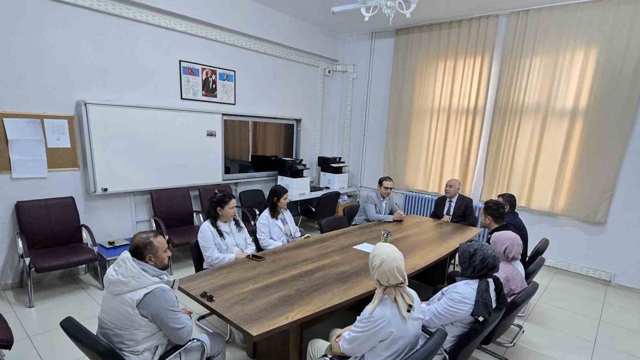 Emirdağ'da okul turu: ilçe milli eğitim müdürü Emeksiz öğretmen ve öğrencilerle buluştu
