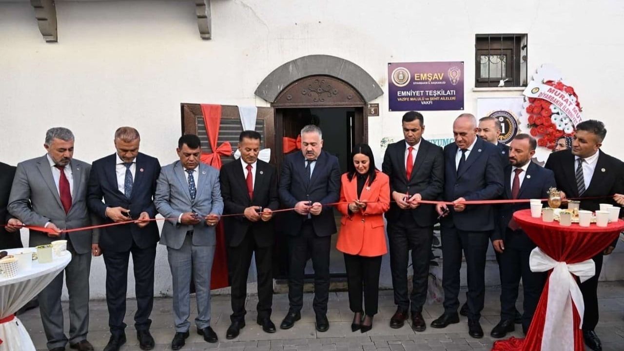 Emşav'ın yeni Diyarbakır hizmet binası törenle açıldı